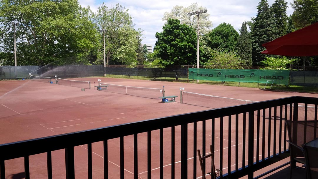 4 Red Clay Outdoor Courts